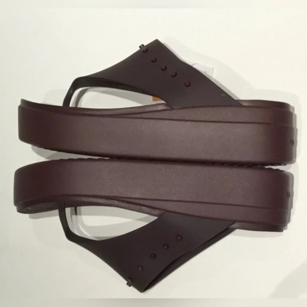 NWT Crocs Brooklyn Studded Flip in Dark Cherry - Picture 6 of 7